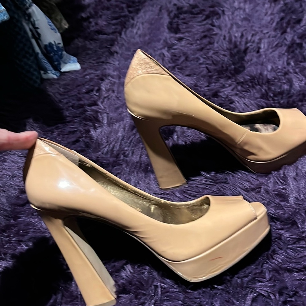 Sexy heels about 4” heel with the look of 6” patent leather. Accepting offers